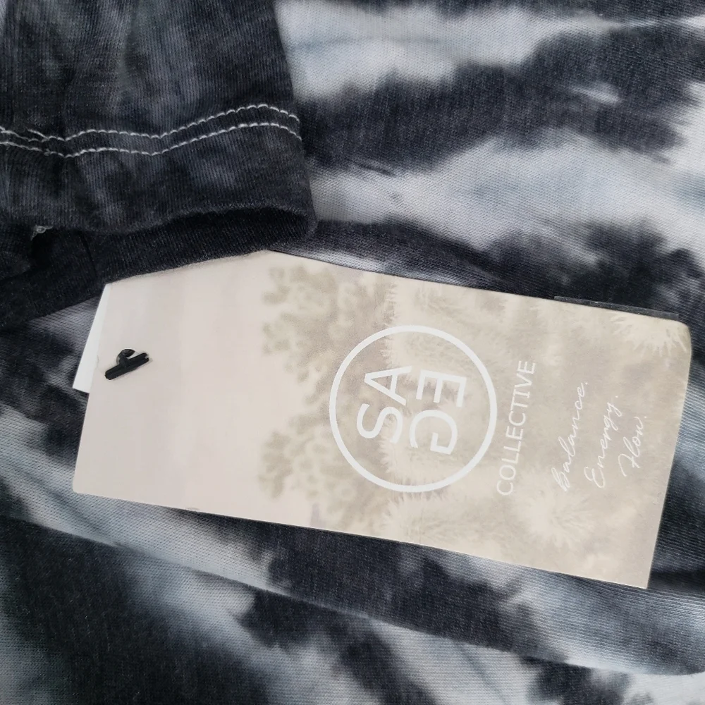 SAGE Collective black white tie dye long sleeve boxy tee - Picture 6 of 6